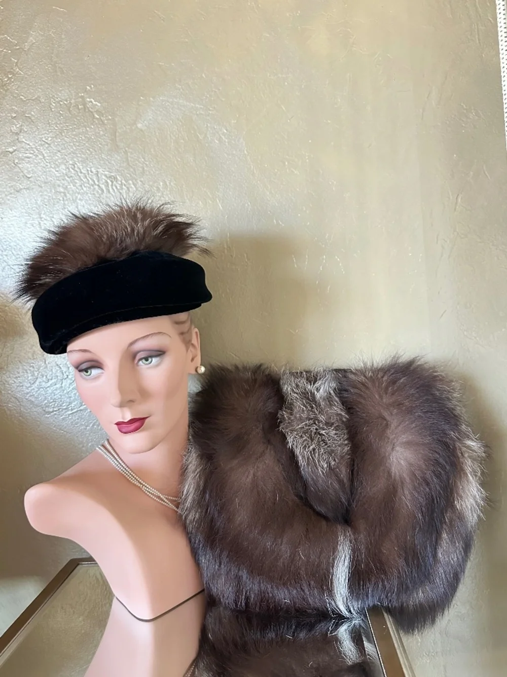 COLLECTION WORTHY SILVER FOX/VELVET HAT & MUFF